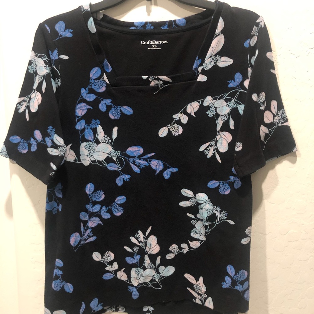 Croft & Barrow Flattering Top Short Sleeve. XL